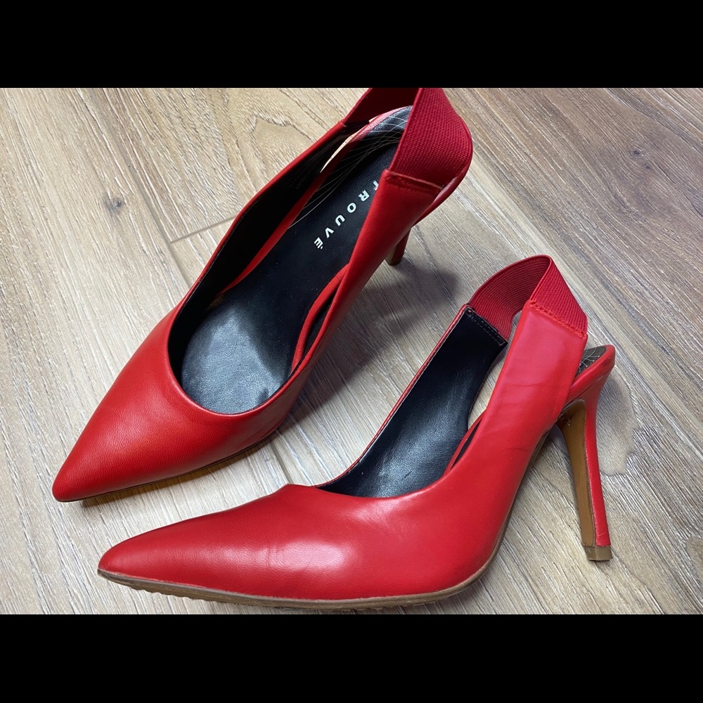 Red pumps